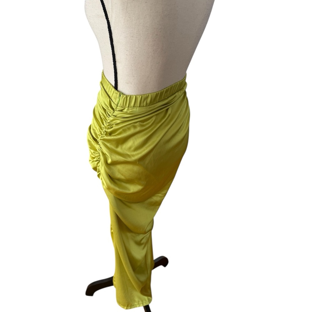 Elegant Yellow Ruched Skirt - Picture 2 of 2